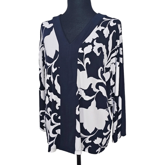Chico's Knit Kit Colorblocked Floral Shadows Elbow Sleeves V-Neck Top Navy White - Picture 4 of 16